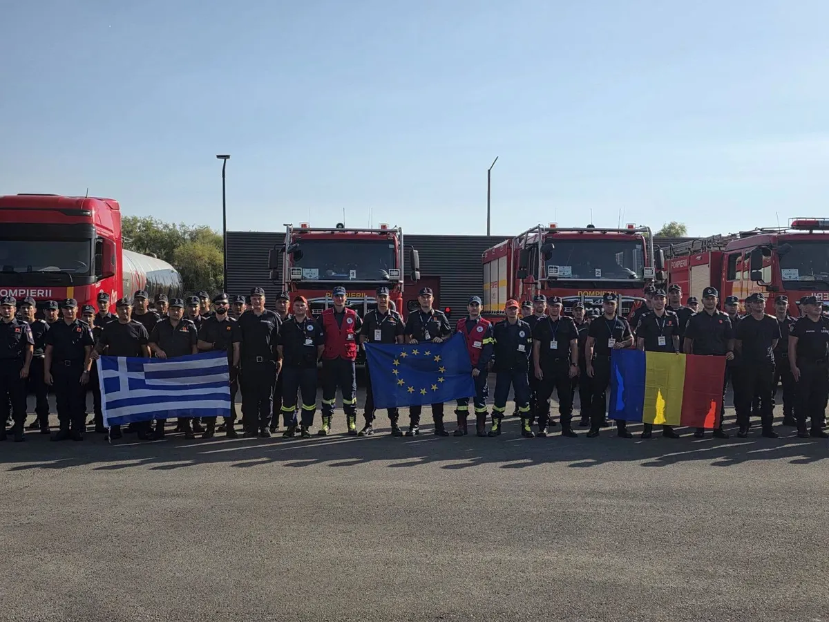 120 de pompieri români s-au luptat cu incendiile din Grecia. Ultimii salvatori se întorc acasă