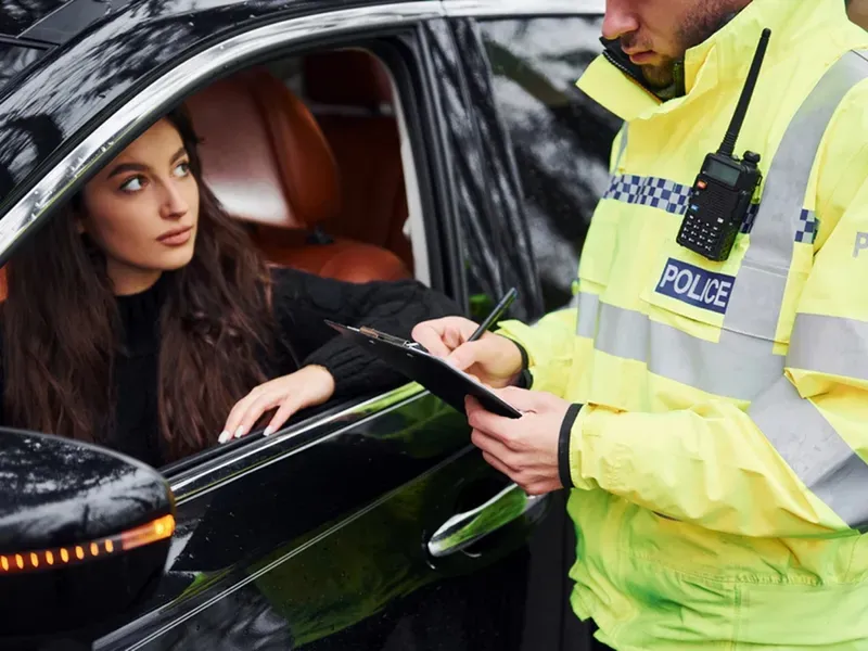 Ești șofer, ai rămas fără permis și vrei să-ți reduci perioada de suspendare? S-a schimbat legea - Foto: Freepik (Imagine cu rol ilustrativ)