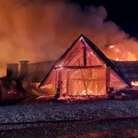 Ferma Dacilor, cuprinsă de flăcări Foto: Captură imagini ISU Prahova