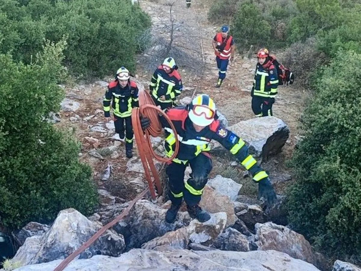 40 de pompieri români au plecat în Grecia pentru a ajuta la stingerea incendiilor de vegetație - Foto: IGSU