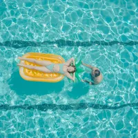 Dacă costumul tău de baie are această culoare, ai putea fi în pericol la plajă. Care e explicația? Foto: Pexels (fotografie cu caracter ilustrativ)