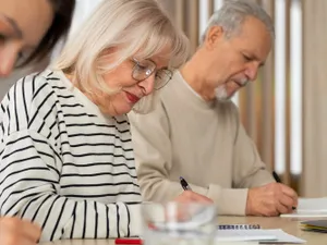 Pensionarii se pot înscrie de azi pentru un ajutor la pensie de 50 lei. Ce pași trebuie să facă? - Foto: Freepik (Imagine cu rol ilustrativ)