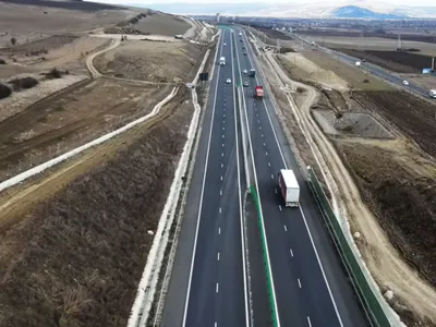 VIDEO Am construit un tronson de autostradă. Acum ne chinuim să-l redeschidem. Sunt infiltraţii - Foto: captură foto YouTube/Z