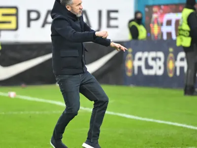 Câți bani avea, de fapt, MM Stoica în geaca aruncată pe stadion și prinsă de un fan