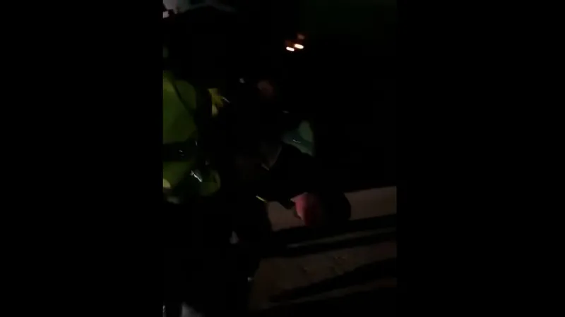 Șofer de TIR, prins beat criță la volan. Conducea o cisternă cu 30 de tone de carburant. - Foto: captură video