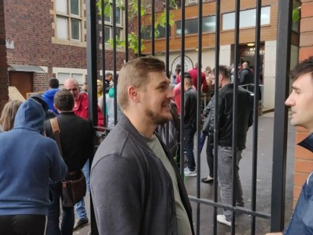 Cozi impresionante la vot în Birmingham. FOTO: Mihail Iordan