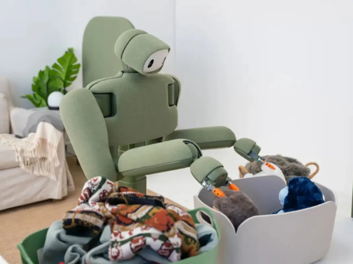 Robotul pe care îl iubesc toate femeile. Îl cheamă Isaac 1 și costă 8.000 $. Ce știe să facă?