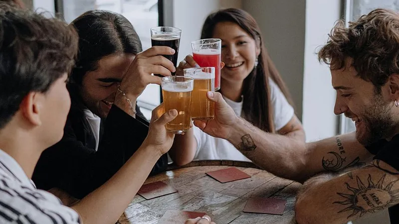 Germanii consumă tot mai puțină bere. Trec la o băutură disprețuită de români. „E sănătoasă” - Foto: Pexels/cottonbro studio