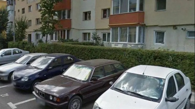 Cum se fac afaceri cu locuri de parcare în spatele sediului PNL din Podu Roș - Foto: Ziarul de Iaşi