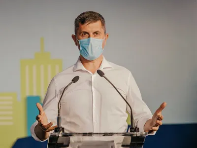 "Cam așa de mari erau fondurile UE pe care le-am luat", pare să zică Dan Barna/FOTO: facebook.com