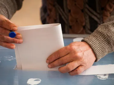 EXIT POLL. Rezultate alegeri ora 16.00. 3 dintre candidați, despărțiți de doar 3% pentru locul 2 - Foto: Profimedia images