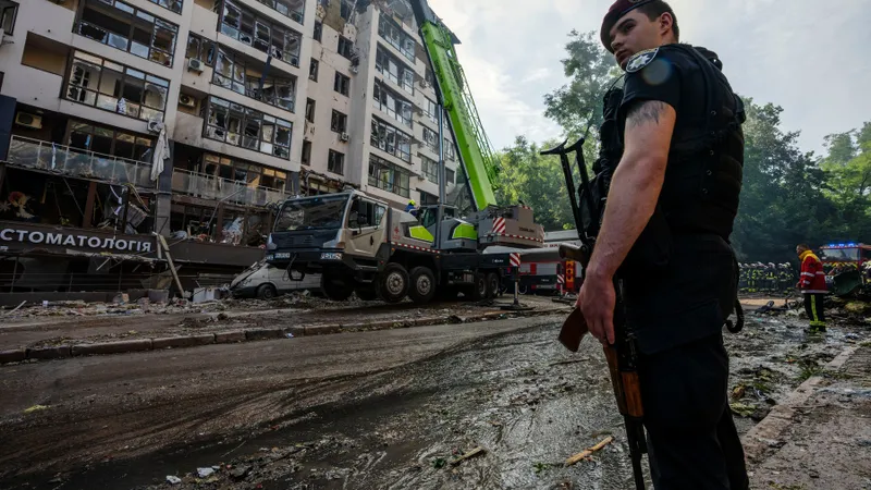 VIDEO Rușii au reluat bombardamentele asupra capitalei Kiev. Atacuri cu rachete în cartierul istoric / Profimedia