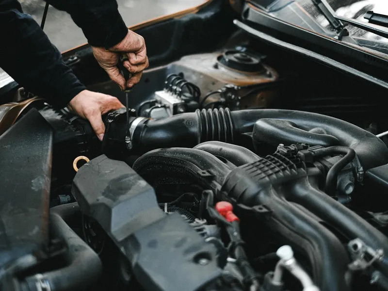 Amendă uriașă, de 10 MILIOANE, pentru un service auto care „aranja” mașinile. Ce făcea exact - Foto: pexels.com/ Anna Shvets - Imagine cu rol ilustrativ