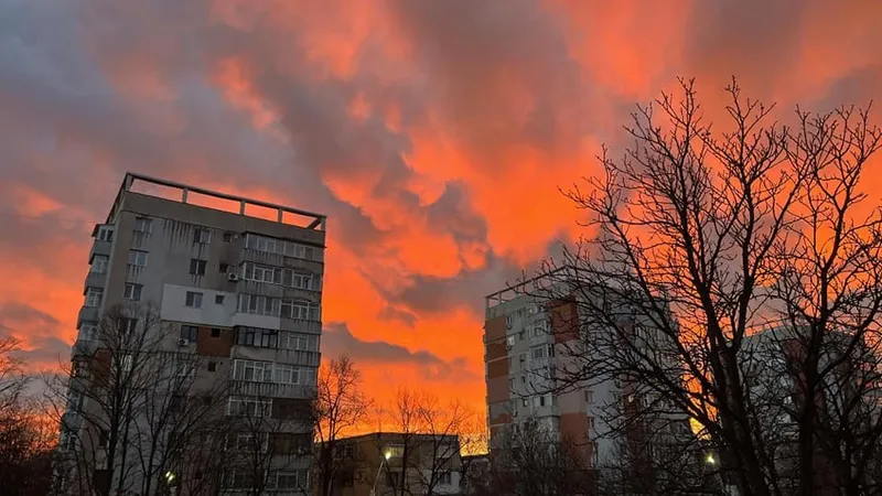 Aurora polară, observată pe cerul României. De ce a avut astăzi cerul o culoare spectaculoasă? Facebook/Daniela Nedelcoff