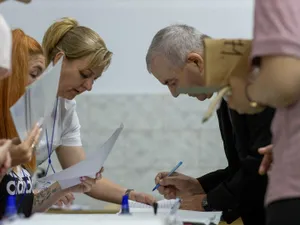 Care sunt orașele cu cea mai bună prezență la vot? Mobilizare la secții Foto: Inquam Photos / Virgil Simonescu