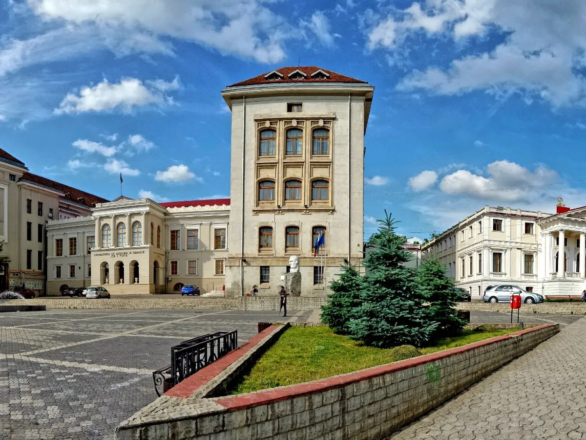 Mai mulţi studenţi ai Universităţii de Medicină şi Farmacie (UMF) Iaşi sunt nemulţumiţi de varianta ca susţinerea examenelor să fie condiţionată de prezentarea unui certificat de vaccinare sau a unui test PCR negativ. / Foto: umfiasi.ro
