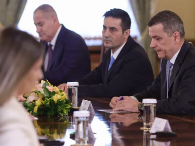 Grindeanu și manda - Foto: INQUAM PHOTOS / Octav Ganea