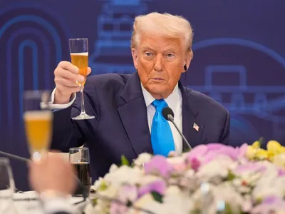 Donald Trump, în timpul unui dineu oferit de preşedintele Coreei de Sud - Foto: Profimedia Images