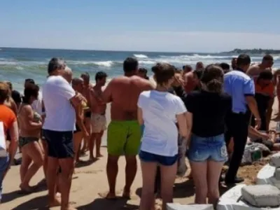 Familie distrusă după ce un copil de 11 ani a murit înecat la mare. A fost luat de valuri - Foto: Arhiva / imagine cu caracter ilustrativ