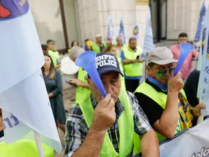 Sindicaliștii din Poliție și Penitenciare protestează miercuri la Guvern și la sediile PSD și PNL/FOTO: Inquam Photos / George Călin