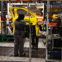 Cartelul reciclării auto: Renault, VW, Ford și alți mari producători, amendați cu 458.000.000 € - FOTO: Profimedia(imagine cu rol ilustrativ)