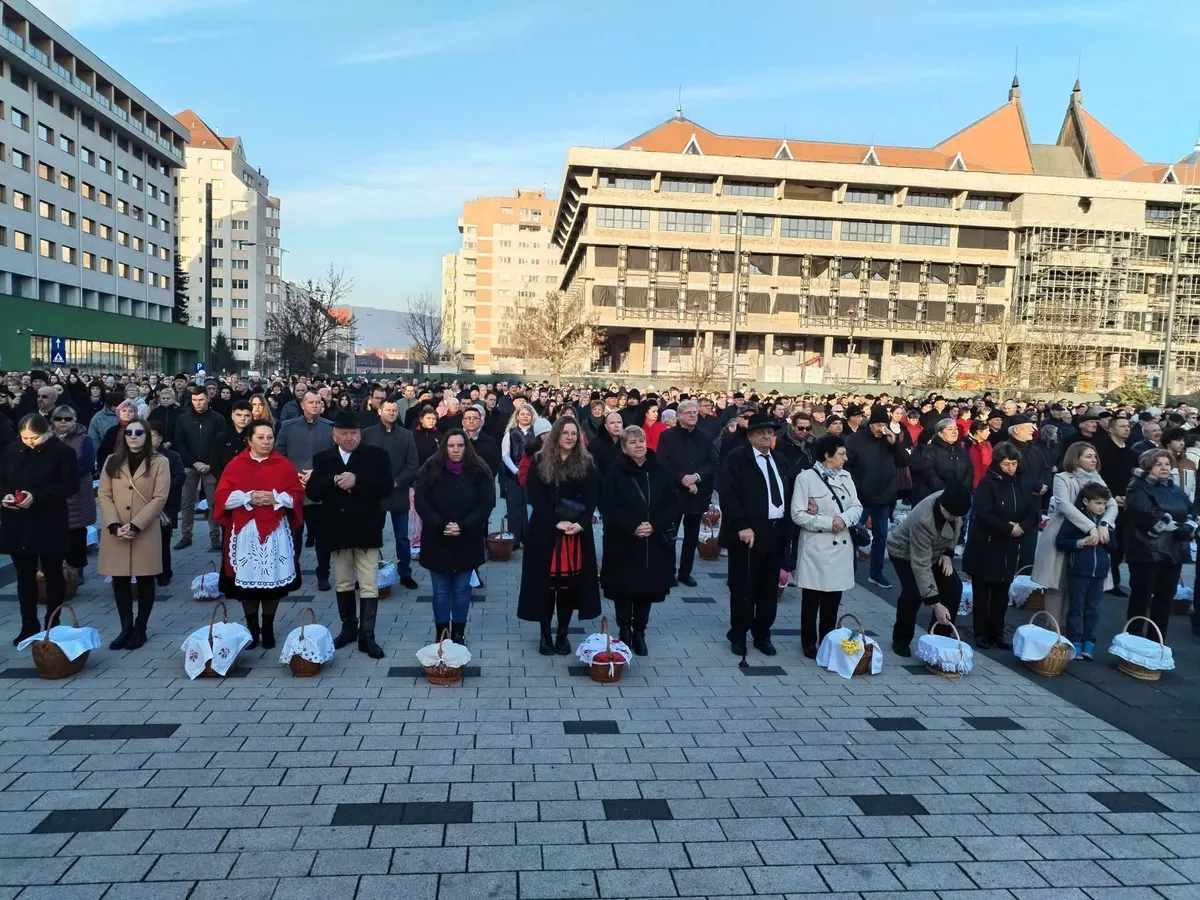 Cea mai mare ceremonie de sfințire a bucatelor de Paștele Catolic din Bazinul Carpatic, la Miercurea-Ciuc
