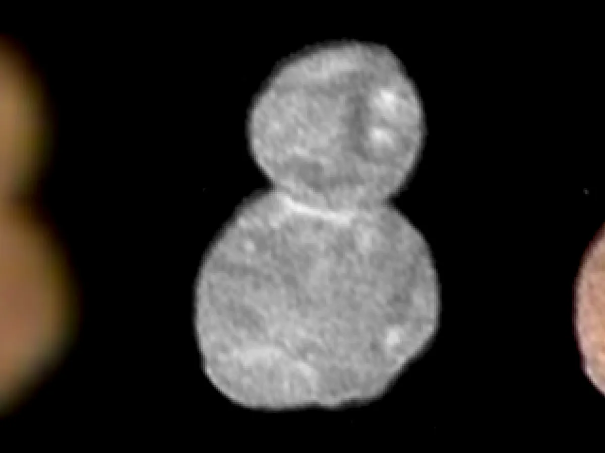 Prima imagine cu Ultima Thule în culori. Corpul ceresc a fost fotografiat când sonda era la 137.000 kilometri distanță de Ultima. SURSA: NASA