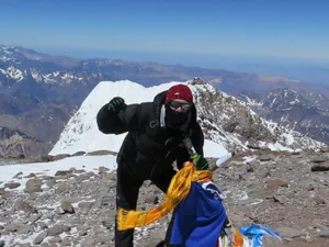 Un alpinist român și-a pierdut viața pe Everest. A fost găsit fără suflare în cort la 7.470 metri Foto FAcebook/ Gabriel Tabara