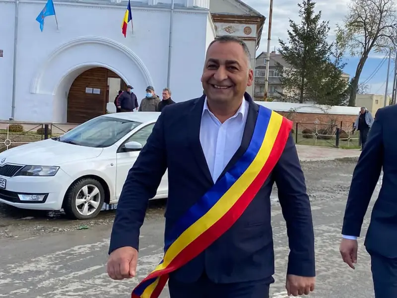 Primar condamnat definitiv pentru proxenetism, reales în funcție într-o comună din Brăila - Foto: Facebook/ Costica Dobre