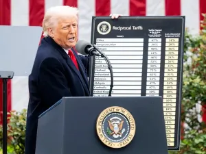 Cum îi dau țeapă lui Trump firmele din China? Exportă marfa în SUA prin terțe țări cu acte măsluite - Foto: Profimedia Images (Imagine cu rol ilustrativ)