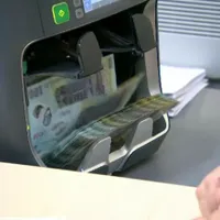 O femeie a depus la bancă 12.500 de euro dar banii nu au ajuns în contul bancar. Unde s-au dus? - Foto: Arhiva / imagine cu caracter ilustrativ