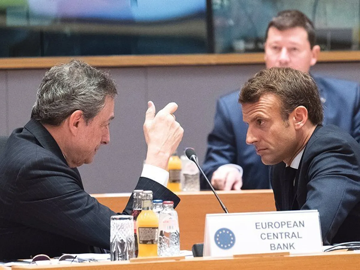 Emmanuel Macron alături de Mario Draghi