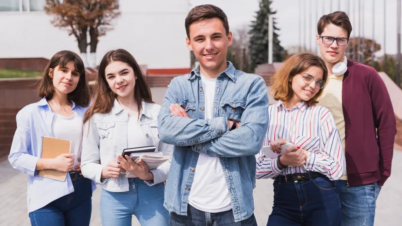 Când intră bursele școlare pe card? Elevii cu note mari și fără absențe primesc 600 de lei Foto: Freepik (fotografie cu caracter ilustrativ)