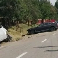 Un microbuz s-a lovit de o mașină în Iași. Au fost 10 persoane implicate, iar 6 au ajuns la spital Foto: TeleM (captură video)