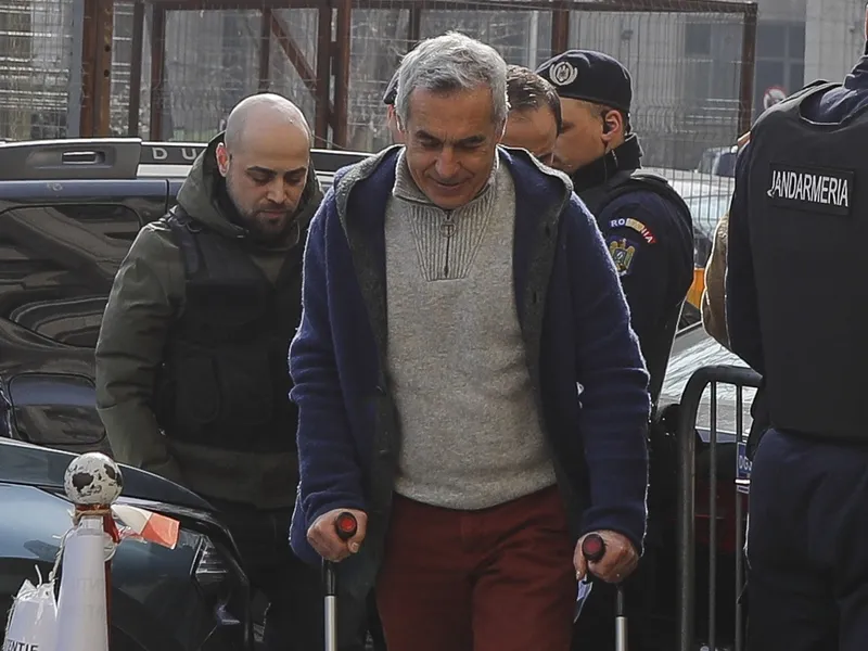 Călin Georgescu a fost dus la Parchetul General unde este audiat ca suspect într-un dosar - Foto: Inquam Photos / Malina Norocea