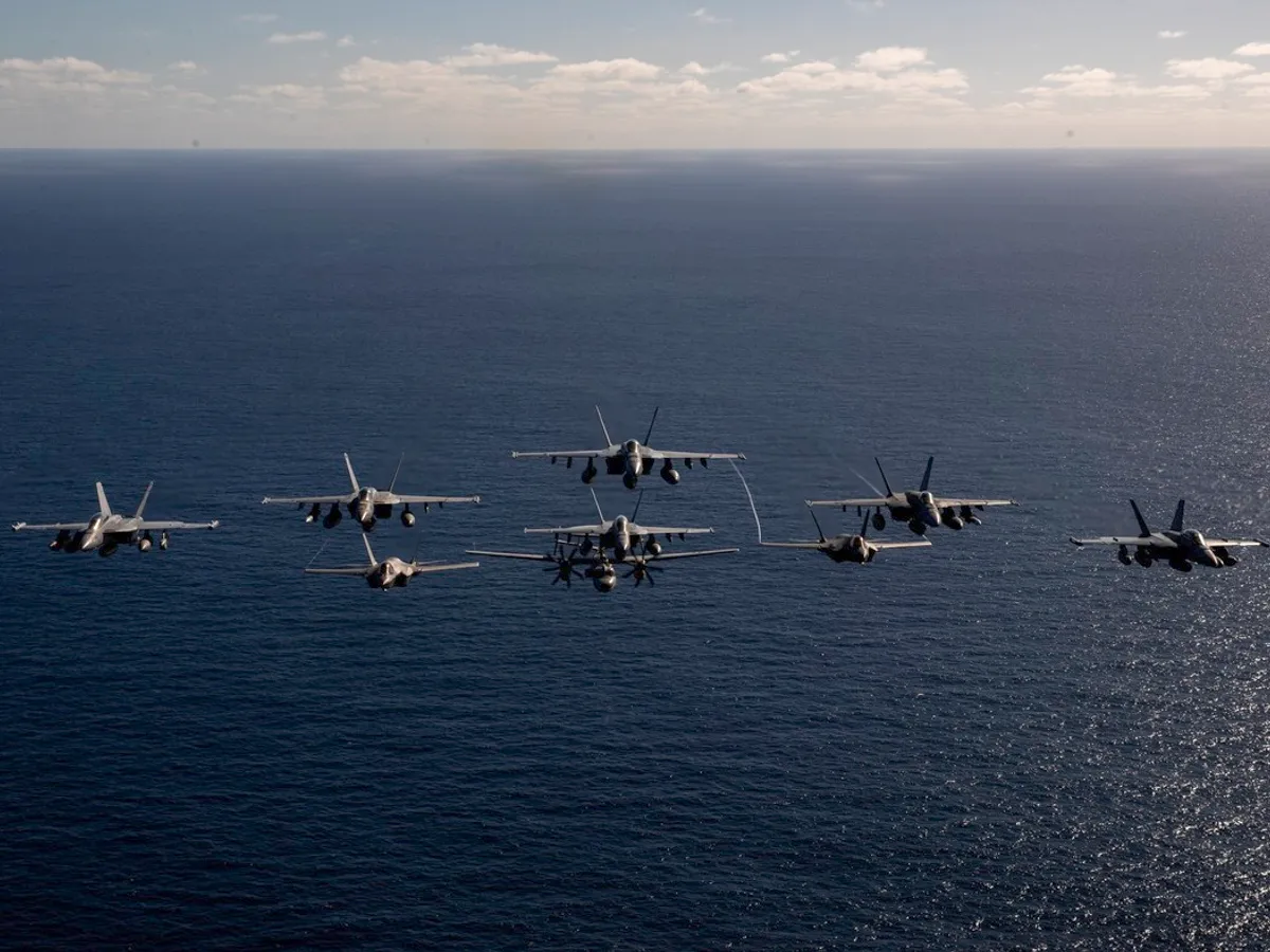 Operațiuni aeriene ale grupului de luptă al portavionului britanic HMS Prince of Wales - Foto: Profimedia Images