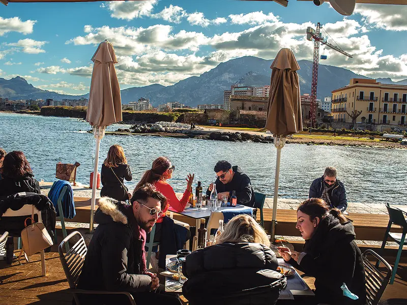 La terasă, în Palermo