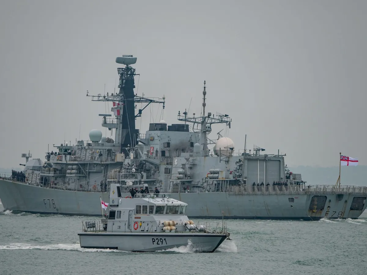 Marea Britanie cheamă 35 de țări pentru redeschiderea Ormuz, inclusiv România. Petrolul, 113,08$ barilul