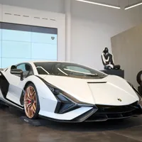 Unul dintre cele mai scumpe modele Lamborghini, Sian FKP 37, cumpărat de un român. 3.500.000 €? - Foto: Facebook