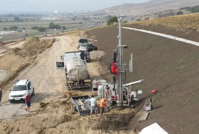 VIDEO Alunecarea de teren care împiedică deschiderea autostrăzii Sebeș - Turda. 5 ani întârziere / ziarulunirea.ro