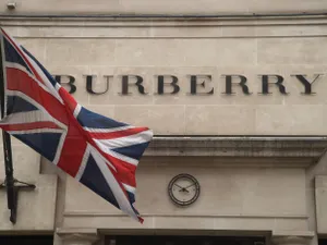Concedieri la Burberry compania de lux care îmbracă politicienii români. 1.700 de oameni dați afară - Foto: Profimedia images - Caracter ilustrativ