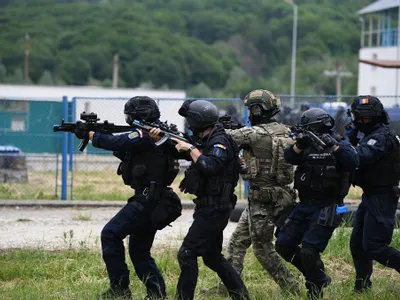 Jandarmii în timpul unor exerciții tactice - Foto: Facebook/ Jandarmeria Română (rol ilustrativ)