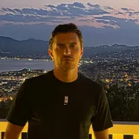 Dragos Săvulescu, reținut pe insula Mykonos. FOTO: Facebook