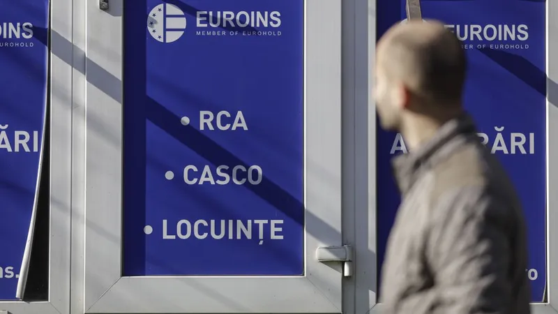 Ce mai poţi face cu poliţa Euroins - Foto: INQUAM PHOTOS / Octav Ganea