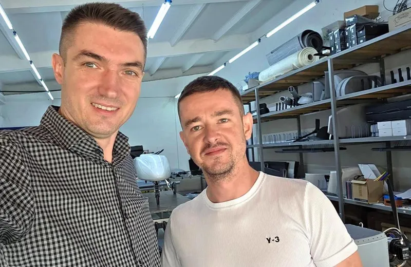 Ion Mocanu şi Anton Danici, la sediul Qognifly - Foto: piataauto.md