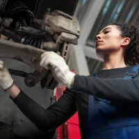 Vrei să nu ai „surprize” cu frânele? Nu fă economie de 200 lei. Schimbă lichidul de frână la 2-3 ani - Foto: freepik.com - Imagine cu rol ilustrativ