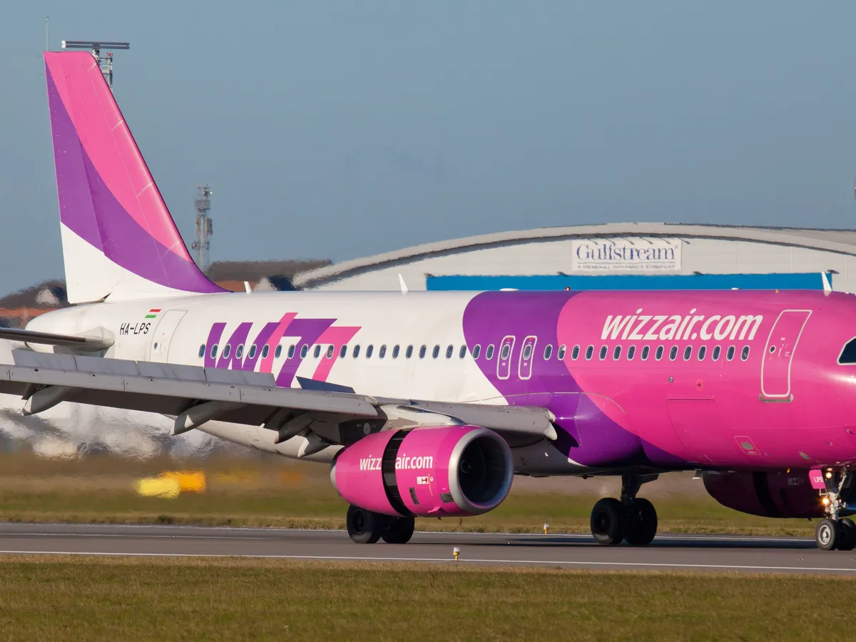 Avioane de vânătoare ridicate pentru a proteja un zbor Wizz Air. Ce mesaj au primit pasagerii pe telefon?