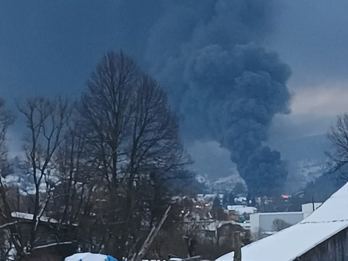 Incendiu violent la un depozit de cauciucuri. A fost trimis un mesaj Ro-Alert - Foto: ISU Suceava