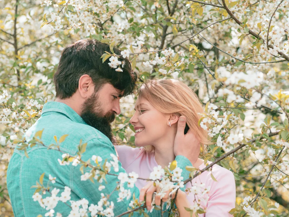 Cuplu primăvara - Foto: Freepik (Imagine cu rol ilustrativ)