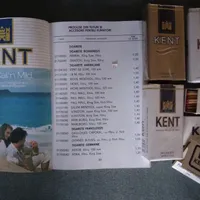 Cât costau țigările în „Shop”-urile comuniste: Kent „Doctor”, More – 1,4$, Snagov - 0,35$ - Foto: Facebook/Reclame Vechi Românești 1840 - 1997